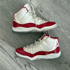 Nike Air Jordan Cherry 11